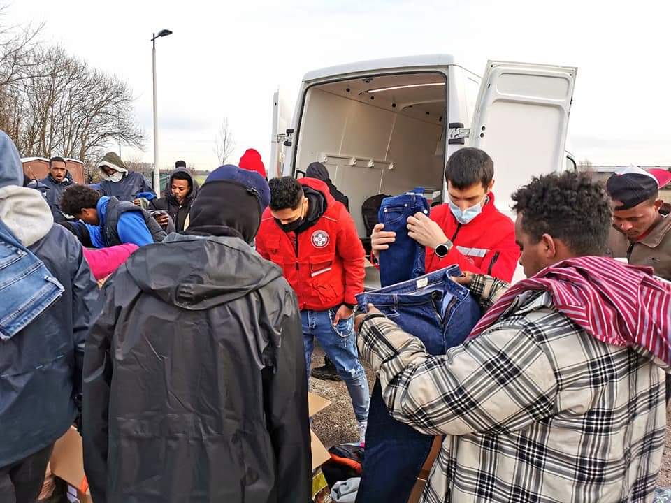 SecoursProtesta's tweet photo. **MISSION CALAIS** :
Distribution de vêtements collectés auprès des églises de Lyon et de Paris au profit des migrants érythréens. Nous avons pu prier avec certains d'entre eux et partager notre espérance 🙏🙏🙏 https://t.co/xtxRMd31IP