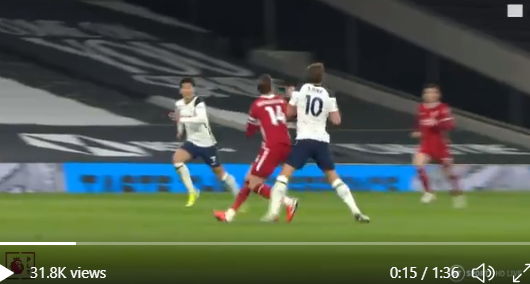 Having got close, he gets in and around (© Andy Townsend) the opponent’s legs to unsettle him. So far so good.