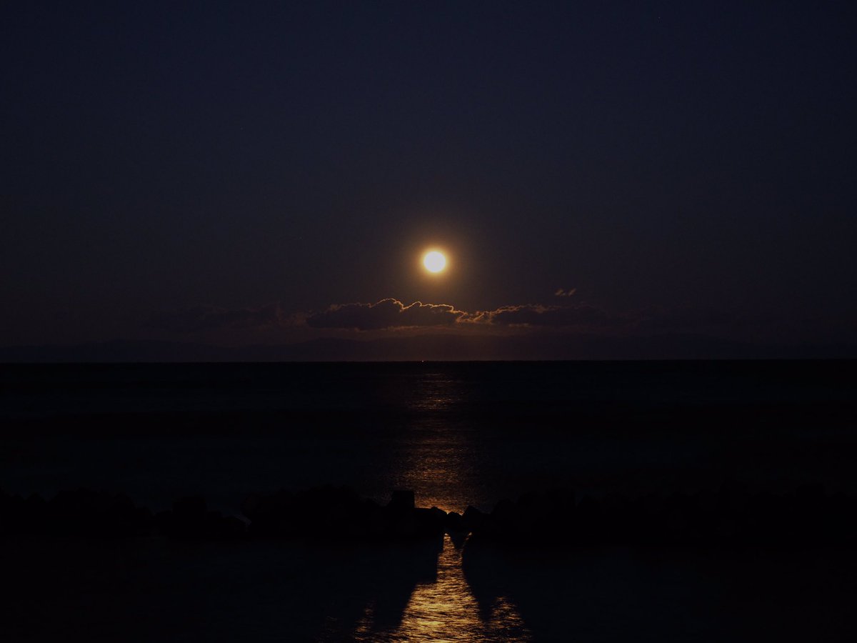 満月と海 満月と海