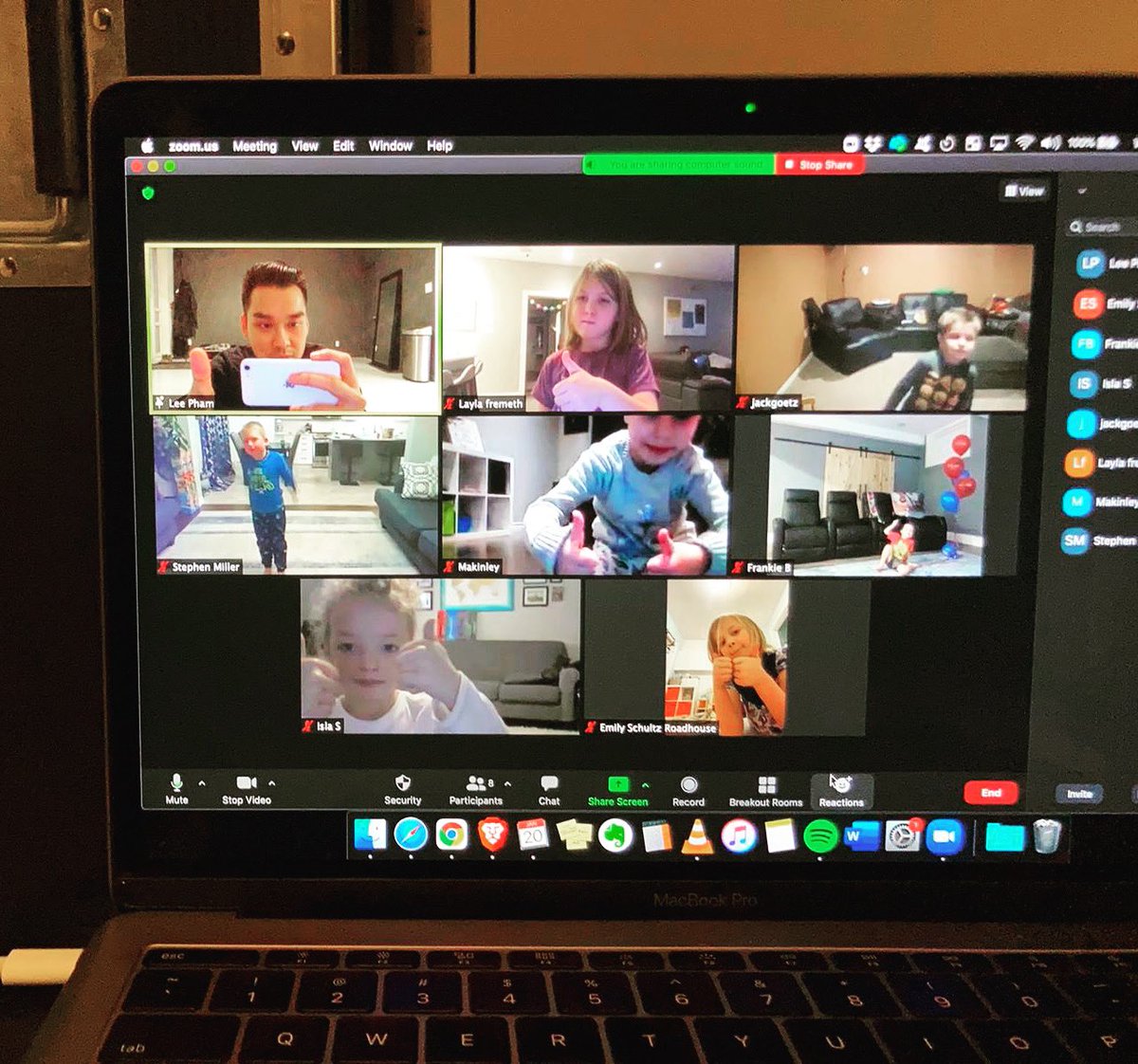 ElanDanceArts's tweet image. Thumbs up to everyone continuing their dance classes online👍👍🏻👍🏼👍🏽👍🏾👍🏿!

It’s about keeping us CONNECTED💙.

#onlinedanceclasses #20202021edadanceseason #dancefamily  #lambeth #lndnont