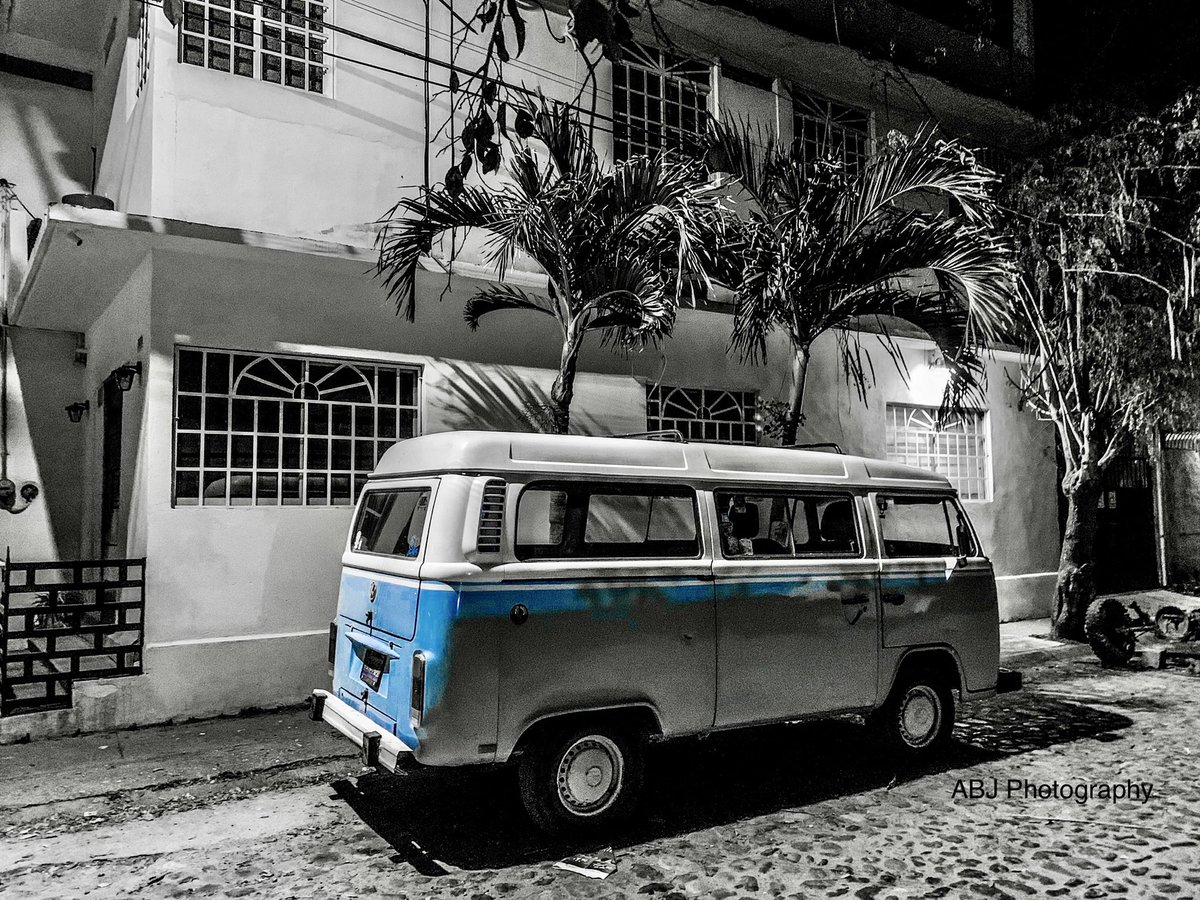 ABJPhoto's tweet photo. Just a Mexican beach lifestyle thing 🌴🇲🇽#PuertoVallarta #mexico #latino #vwbus #combie #blue #voltswagon #art #photography #surfsup #surf #night #palms #colorpop #bahiabanderas #thebay https://t.co/xatIw44O8R