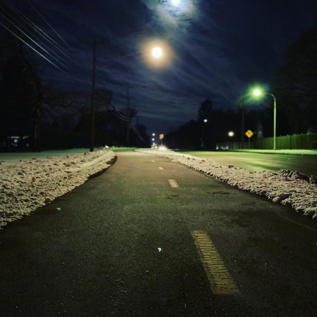 MattCondon10's tweet photo. #runbeforethesun after a LONG WEEK. “Running is alone time that lets my brain unspool the tangles that build up over days. I run, pound it out on the pavement, channel that energy into my legs, and when I’m done with my run, I’m done with it.” - #running #makeroomfor #thankful https://t.co/ZJ22JcGetY