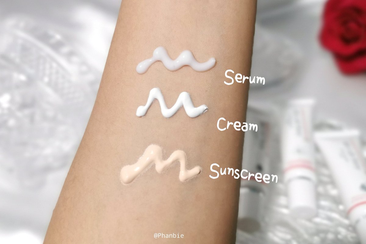 Phanbie's tweet image. ใครที่มีปัญหา​ฝ้า​ กระ​ จุด​ด่าง​ดำ แนะนำครีมเวชสำอางค์​เซ็ต​นี้เลยๆ ใช้เพียง​ 3​ Step​ เซรั่ม​ ครีม​ กันแดด​ อย่างต่อเนื่อง​ น้องเค้าจะค่อยๆช่วยลดเลือนพวกฝ้า​ กระ​ ริ้วรอยต่างๆ​ รวมถึงรอยดำให้จางลง​​ แล้ว​ไม่มี​แอล, พาราเบน​ด้วย​ คนผิวง่ายก็ใช้ได้​นะ #ใช้ดีบอกต่อ​ #skinlabstory