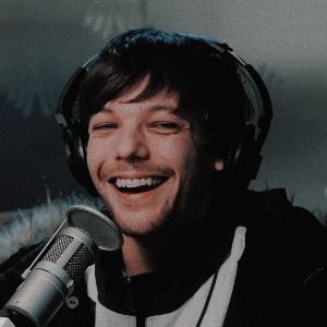 Louis Tomlinson smiling so much to the point his eyes almost disappear — a thread ⁎⁺˳✧༚