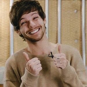 Louis Tomlinson smiling so much to the point his eyes almost disappear — a thread ⁎⁺˳✧༚