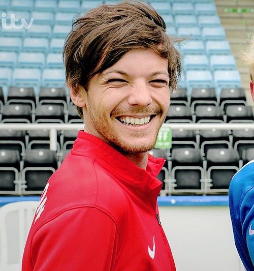 Louis Tomlinson smiling so much to the point his eyes almost disappear — a thread ⁎⁺˳✧༚