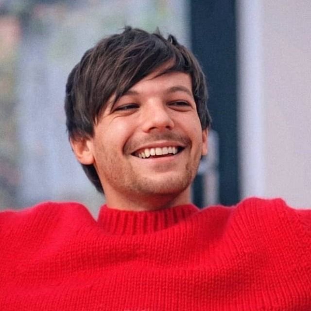 Louis Tomlinson smiling so much to the point his eyes almost disappear — a thread ⁎⁺˳✧༚