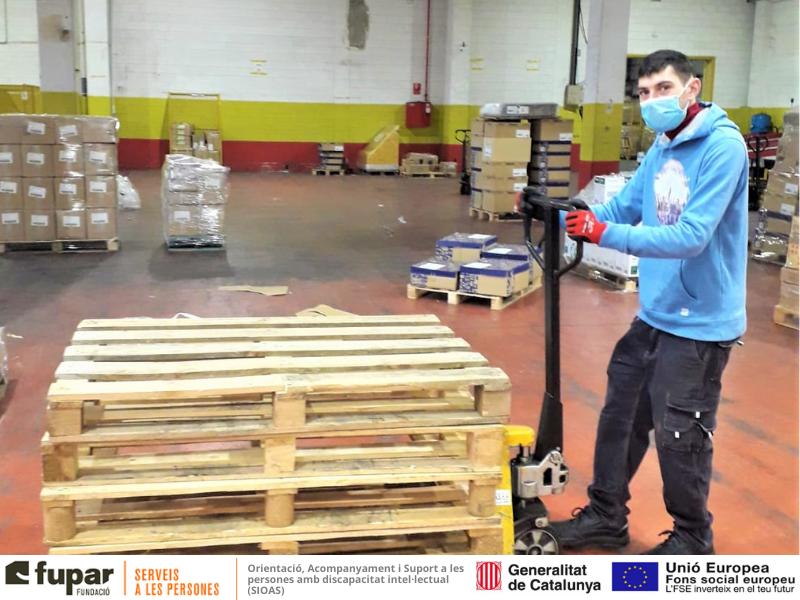 LaFACT_Fupar's tweet photo. 👏 El Sergi ha estat fent pràctiques a l'empresa de logística #Transloan a Sant Quirze del Vallès dins el programa #SIOAS de Fupar.
✅ Ha dut a terme tasques d'ordre i neteja d'espais, manipulació, paletització i distribució de lots.
Una experiència enriquidora i de creixement! https://t.co/arUKuRlbkQ