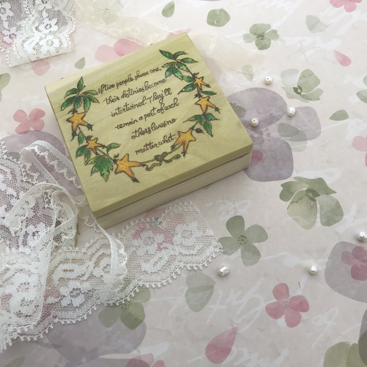 ToadandtheMoon's tweet photo. A custom proposal box totally hand crafted and burned with Paopu fruit from #KingdomHearts #paopufruit #proposalbox https://t.co/XV1ChjINVr https://t.co/RzwzOdkIzX