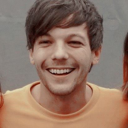 Louis Tomlinson smiling so much to the point his eyes almost disappear — a thread ⁎⁺˳✧༚
