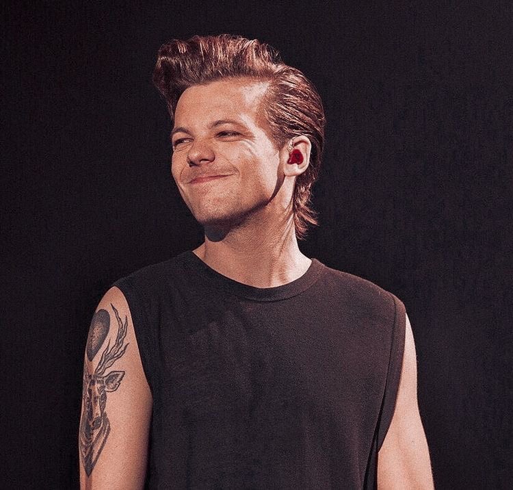 Louis Tomlinson smiling so much to the point his eyes almost disappear — a thread ⁎⁺˳✧༚