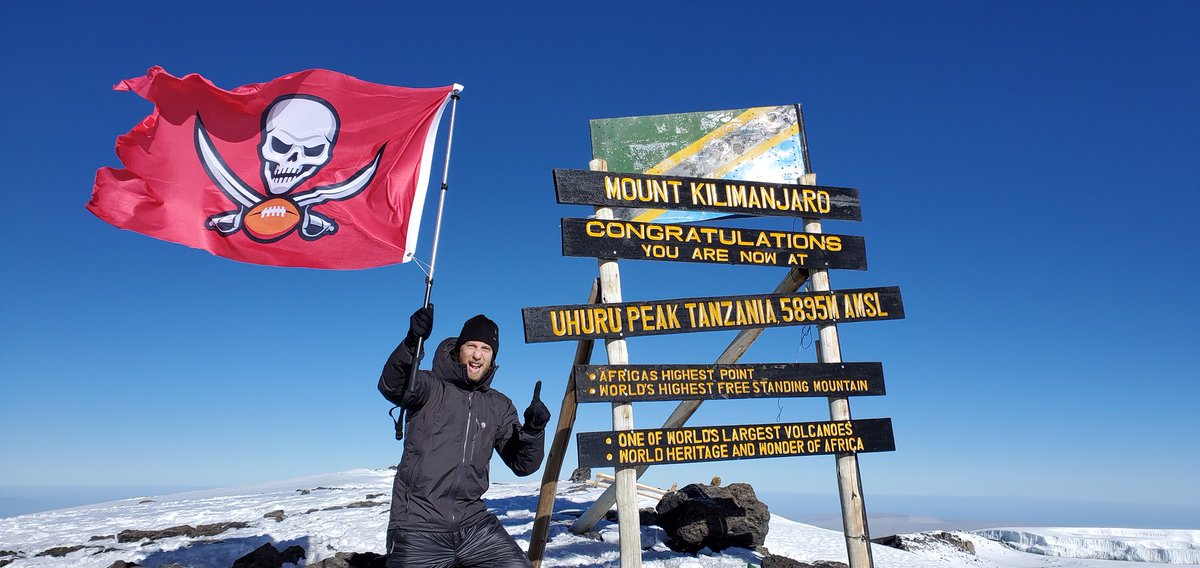 88RickClark's tweet photo. 19,341ft. Challenging any Bucs fan to raise it higher #GoBucs #RaiseTheFlags #LFG!!! @Buccaneers https://t.co/l0WayWC7cO