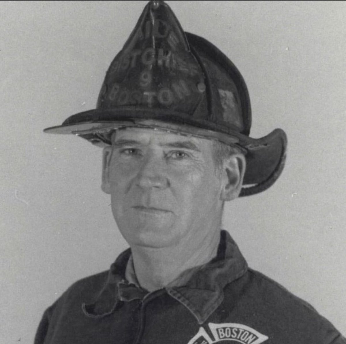 BFDRescue2's tweet photo. Jan 29, 1999, Firefighter/Aide to District 9, Joseph R. “Dick” Murphy, age 64 of 42. #BFDe42r2d9 #BostonFire #BFDRescue2 #BostonRescue2 #Rescue2 #BFD #BostonFire #BostonFireDepartment #Boston #Firefighter #Rescue #BostonFireRes2cue #Boston_Res2cue #Engine42 #WeNeverForget https://t.co/HqQmBnlseU
