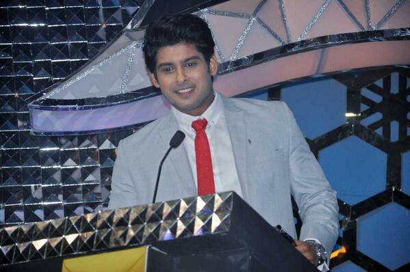 + Sidharth at Gold award Tv Personality of the year 2013  #TimesManOfTheYearSidharth @sidharth_shukla  @Siddians  @SidShukla_1  @Sid_ShuklaFC @itsTeamSidharth