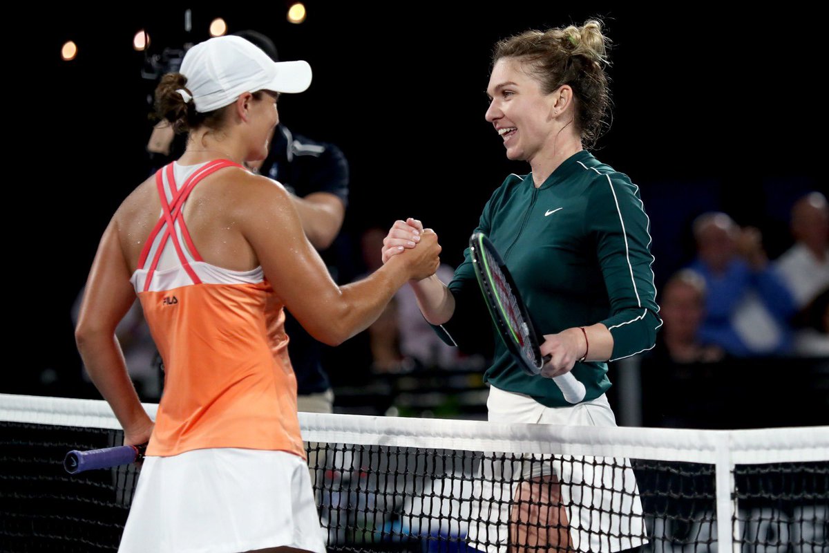 Sharing the court with <a href="/ashbarty/">Ash Barty</a> is always a treat but tonight in Adelaide, with the fans cheering in the stands, was something special. 

Thanks <a href="/TennisAustralia/">TennisAustralia</a> for putting on such a great event and to Adelaide for coming out to watch 🙏🤗

📷 #ausopen