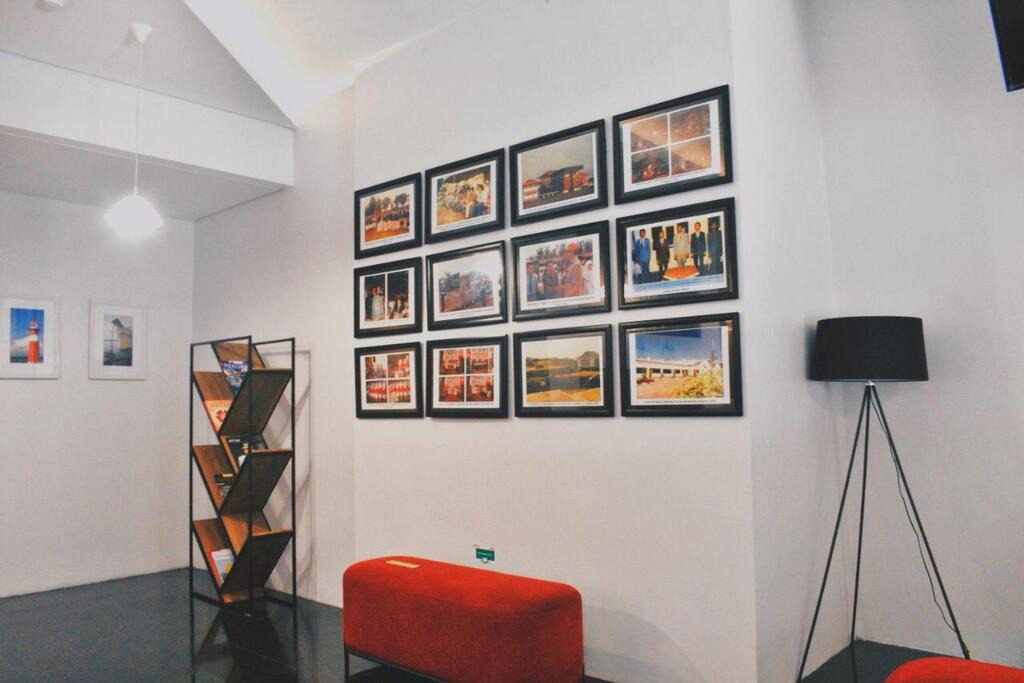 Kalo ada yang jalan-jalan ke Malang nginep di sini ya, rekomendasi banget soalnya murah cuma 100 ribuan, hotel unik kaya lagi di dalam kapal, save dulu di markah kalo udah bisa jalan-jalan cuss ke Malang aku temenin main. Aku jadi tour guidenya gapapadeh.

Yg kepo namanya apa RT!