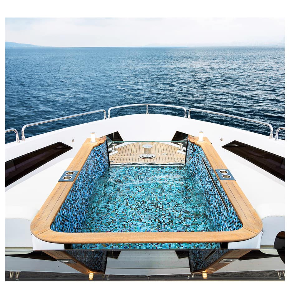 yachtlifetravel's tweet photo. Maksimum konfor. Optimum lüks. Minimum çaba...
#Sirena88, lüks yaşam tarzının nihai yansıması. Denize olan tutkunuzu saf sessizlikte kucaklayın.
______________
#SirenaYachts #FurtherTogether #GoFurtherGoFaster #SuperYacht #SirenaMarine #Yachting #YachtLife #LifeAtSea https://t.co/1OW2IJ0Ufq