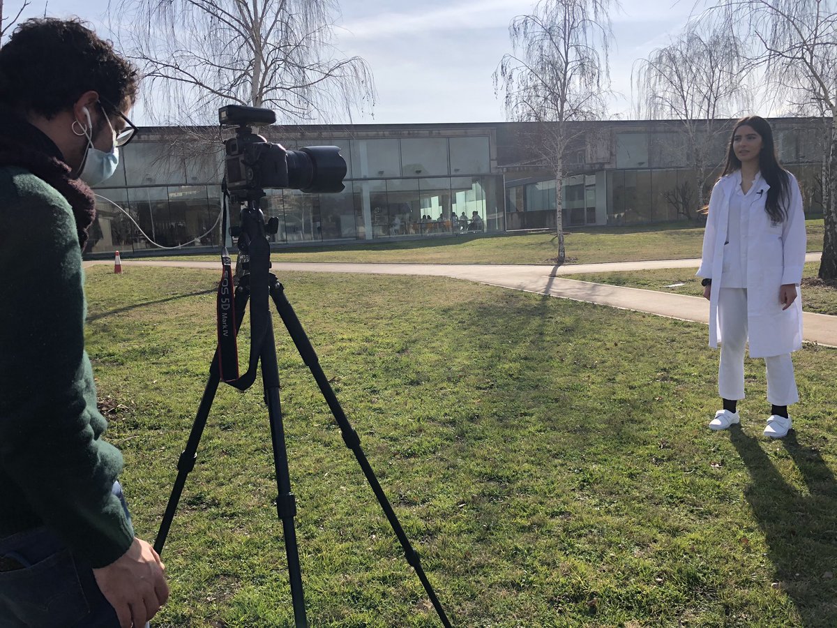 iasgirona's tweet image. La Hannan és infermera júnior de la unitat d’hospitalització infantojuvenil de #salutmental de l’#iasgirona Avui participa en el projecte promocional de l’associació @azaharaong, dedicada al foment de la ciència entre els joves de #Salt 👍#InfermeraIAS 🔝