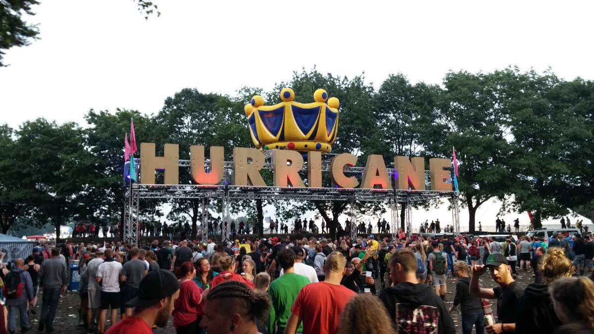 Ich würde gerade echt alles dafür geben um auf einem Festival zu sein .. selbst wenn es das <a href="/hurricanefstvl/">Hurricane Festival</a> von 2016 waere wo eig alles ins Wasser gefallen ist worauf ich mich gefreut hatte, es war trotzdem geil, ich vermisse es..