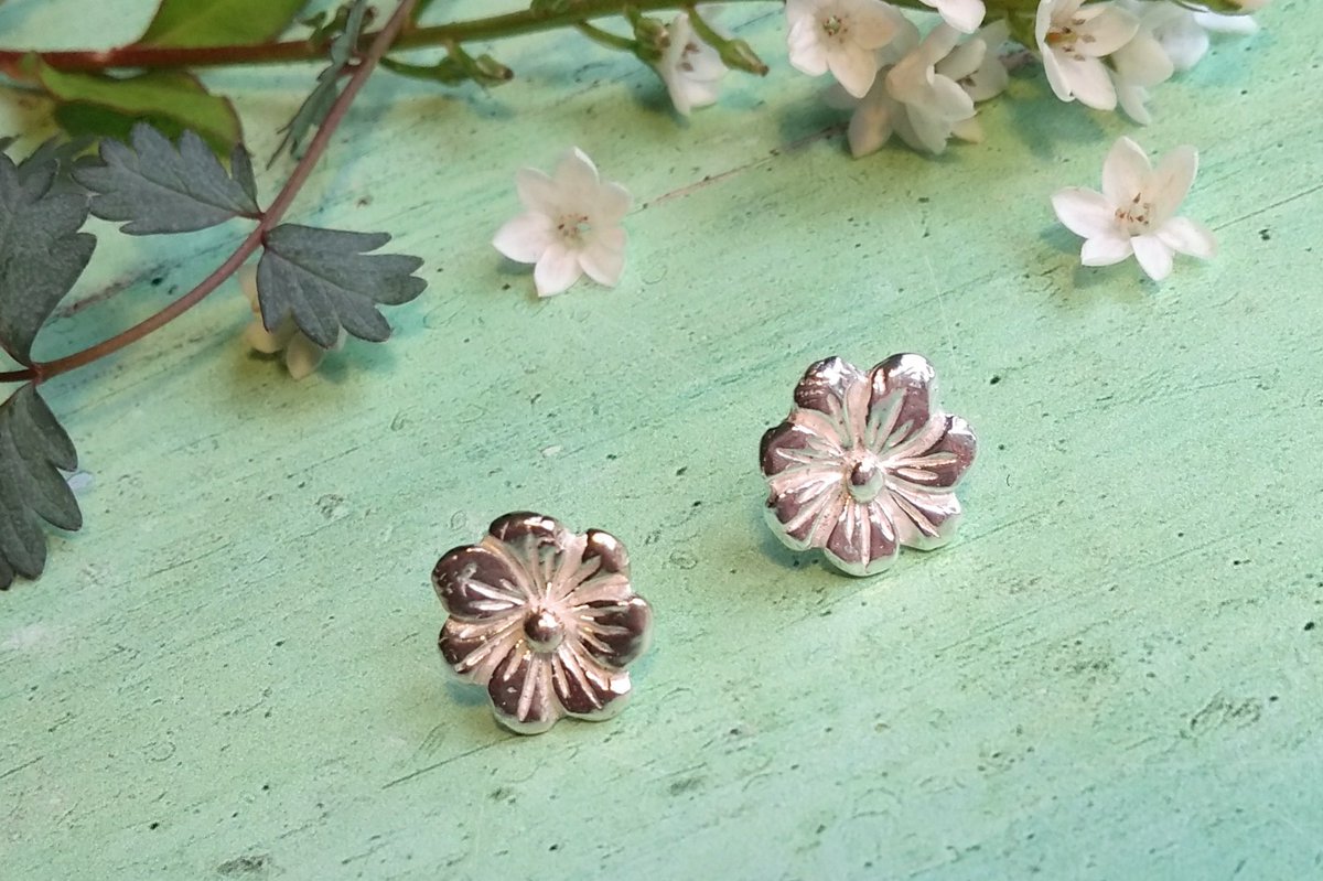 EarthgemsJewel1's tweet photo. Fed up with winter now, so thinking of spring flowers! #shophandmadehour
#SmallBizFridayUK #inbizhour https://t.co/t0ElBwVOlQ
