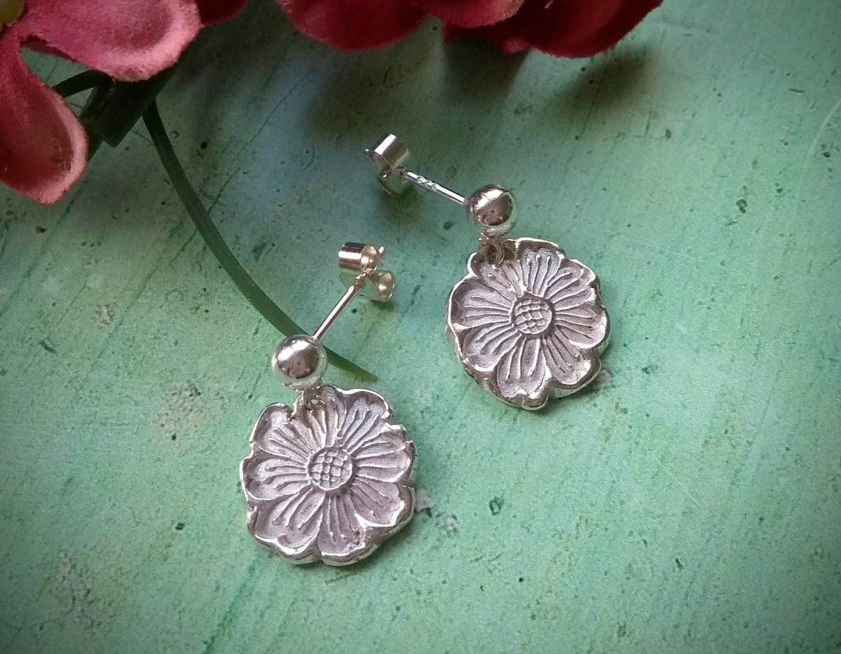 EarthgemsJewel1's tweet photo. Fed up with winter now, so thinking of spring flowers! #shophandmadehour
#SmallBizFridayUK #inbizhour https://t.co/t0ElBwVOlQ