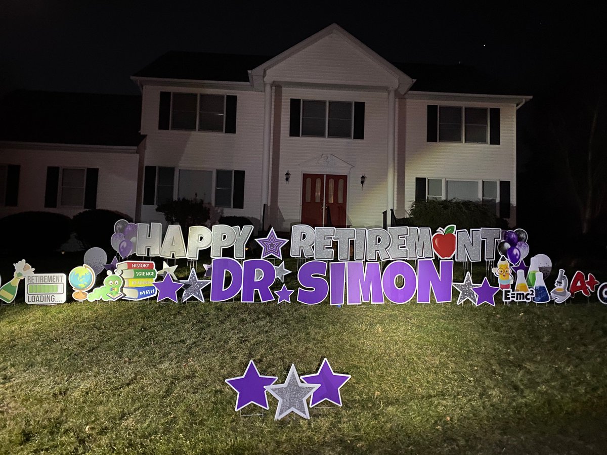 glowsweb's tweet photo. We couldn’t let Dr. Simon begin her Retirement without a proper socially distant send-off. Congratulations Dr. Simon. We will miss you! @DrLSandburgVP @AngZiemba @CarlSandburgMS @msimonsandburg https://t.co/H0seXJPWsl
