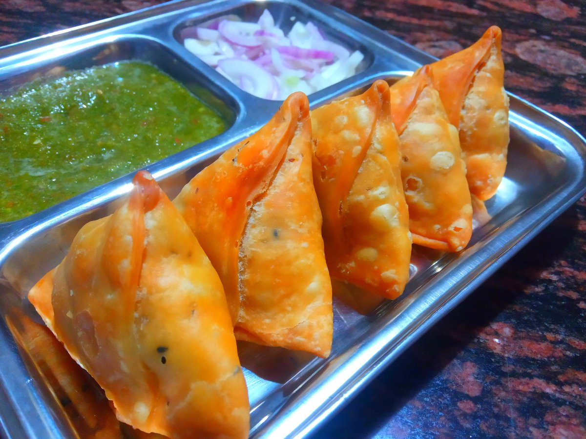 RichaRecipes's tweet photo. #food
#foodie
#homemade
#RecipeOfTheDay
Crispy Aalu Samosa Recipe on my YouTube channel Richa's Recipes
link https://t.co/rOMEgILQey https://t.co/jfLGTJNKcR