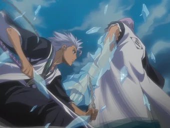 Il arrive à tenir un combat contre Gin à Shikai VS Shikai Gin semblait ne pas aller à fond mais Toshiro gardait l’avantage , il faut rappeler également que Hitsugaya étais face à Gin qui lui aussi étais un prodige mais qui a en plus du talent ce dernier à de l’expérience