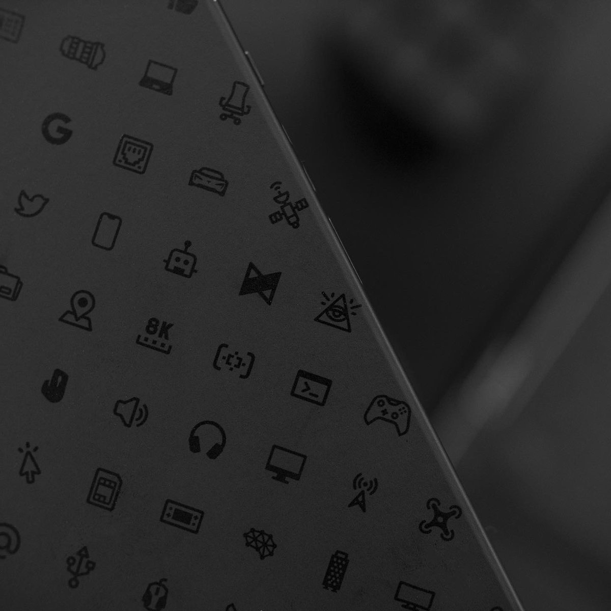 ZONEofTECH's tweet image. Shoutout to @MKBHD for creating my favourite skin ever!

Can’t wait to apply this on some of my next devices!
.
.
.
#Icons #MKBHD #MKBHDIcons #dBrand #NotSponsored