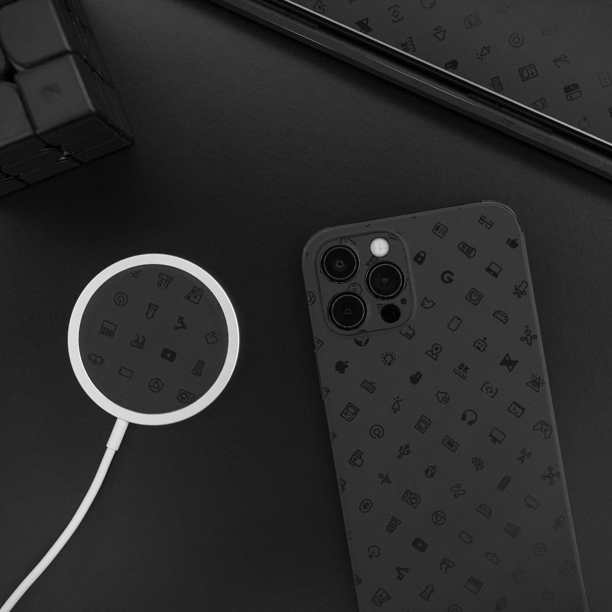 ZONEofTECH's tweet image. Shoutout to @MKBHD for creating my favourite skin ever!

Can’t wait to apply this on some of my next devices!
.
.
.
#Icons #MKBHD #MKBHDIcons #dBrand #NotSponsored