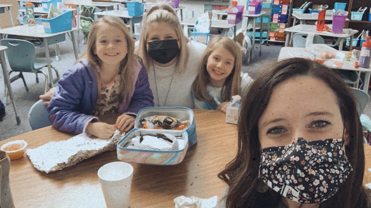 Double bestie lunch date! #walstars <a href="/mrskthomas14/">Konner Thomas</a>