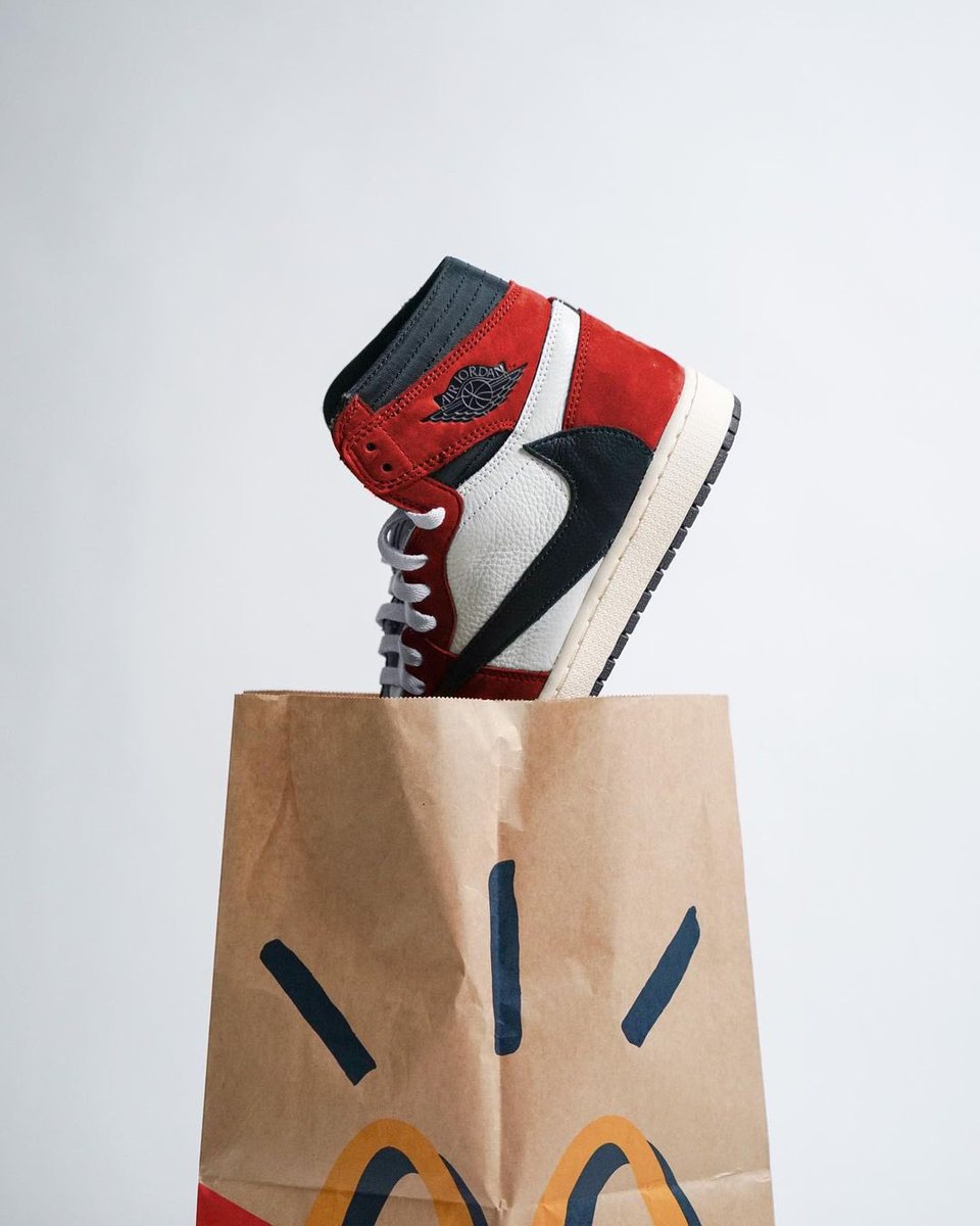 nicekicks's tweet photo. How bad do you want to see a Travis Scott x Air Jordan 1 “Chicago” release? 😬🔥 https://t.co/GxEO4DLgcm