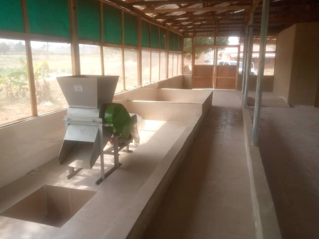 Some months ago, we promised to transform the abandoned cassava processing centre at the Oyo State owned facility in Awe into an ultra-modern cassava processing centre suitable for business and learning activities for young people in the state.
#IYA #YouthinAgribusiness