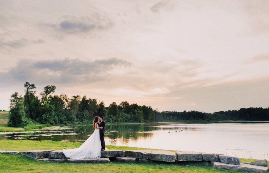 The Royal Ambassador’s Innis Lake always makes for a picturesque setting✨
Visit our website (link in bio) or give us a call at (905)-584-6868 for info on how you can host your upcoming event with us! 
@purpletreephotography
#gtawedding #gtaweddingplanner #torontoevents #wedluxe