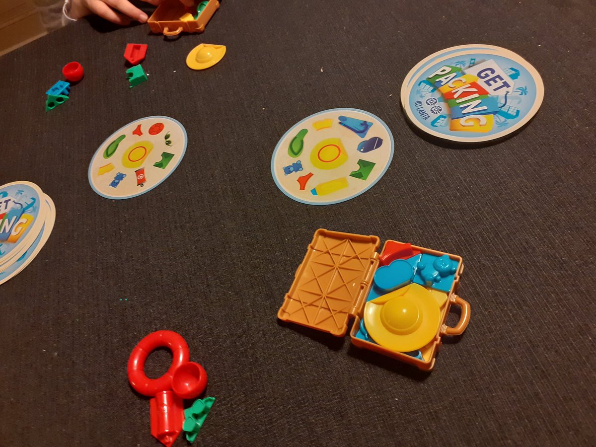 justme_1981's tweet image. Mogen we niet op reis? Dan oefenen we alvast met koffers pakken 😉 #GetPacking #tSpelgeweld #WeSpelenEenSpelVanavond