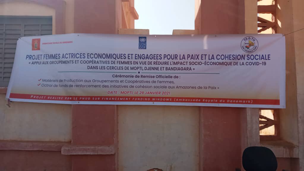 GhislaineGatho's tweet image. #Solutionsdurables à Mopti, réduction de vulnérabilité des populations:  appui @PNUDMALI à 2985 femmes membres  de 51 coopératives femmes inclus #PDI ont bénéficie des équipements de production et fonds d’autonomisation économique @OCHA_Mali @AmyMartin11 @MbarangaUN @ScheuerJo