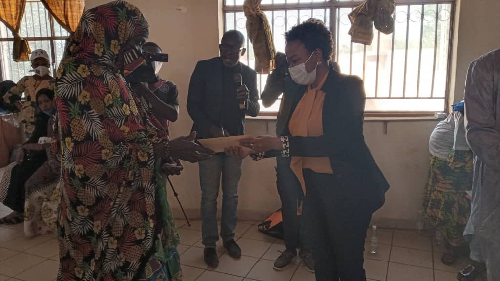 GhislaineGatho's tweet image. #Solutionsdurables à Mopti, réduction de vulnérabilité des populations:  appui @PNUDMALI à 2985 femmes membres  de 51 coopératives femmes inclus #PDI ont bénéficie des équipements de production et fonds d’autonomisation économique @OCHA_Mali @AmyMartin11 @MbarangaUN @ScheuerJo