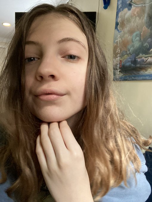 Just woke up, in case anyone was wondering what I looked like the moment I wake up bed head and all 😭