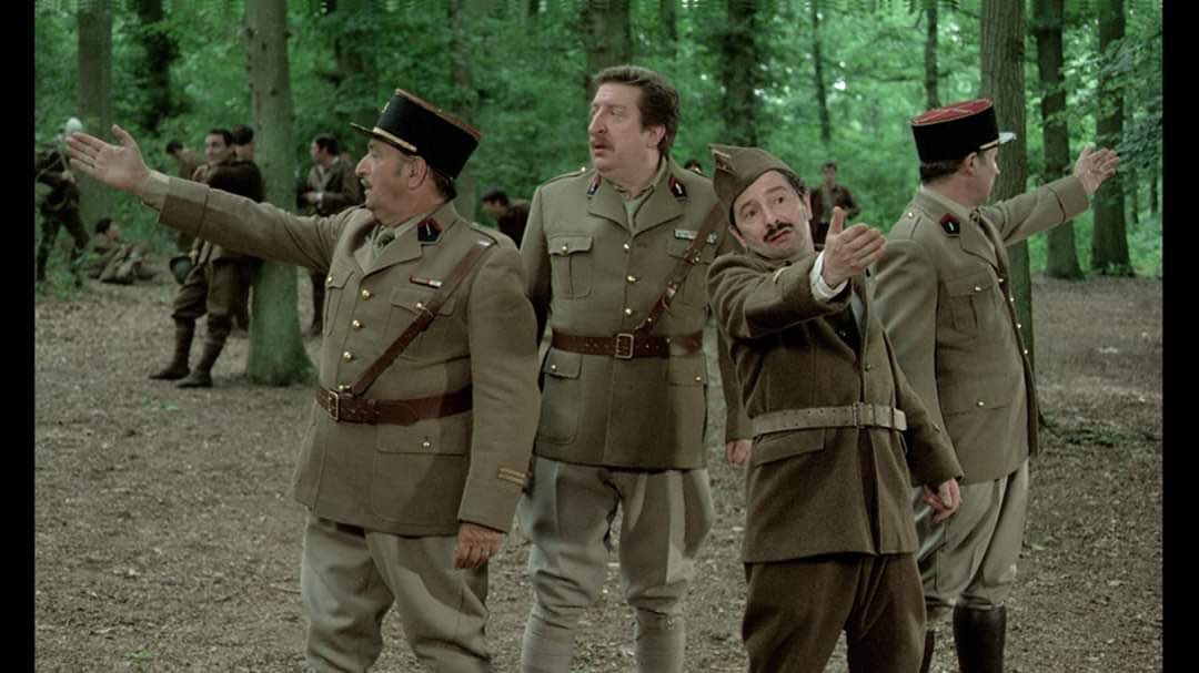 Rare photo du Conseil de Défense indiquant la piste choisie pour le confinement