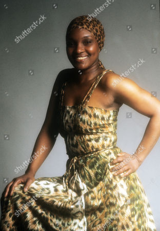 Parallel Bond 5: 1983 is the battleground for Rigg vs Munroe. Despite her "never again", Rigg was persuaded out of retirement for one more outing. Writer, Maureen Duffy, an intimate of Fleming's through the canalboat scene, had retained the rights to a co-devized screenplay.