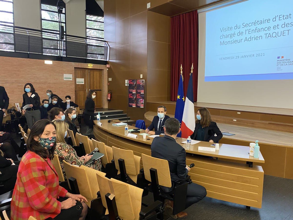 SandrineMorch's tweet photo. J'ai accueilli cet après-midi @AdrienTaquet, secrétaire d'Etat @Enfance_gouv à au @CHGM_31. 
Nous assistons à la présentation des travaux du @FF_CRIAVS Midi-Pyrénées, pour lutter à la source contre les violences sexuelles. https://t.co/zNkYBTUUmM