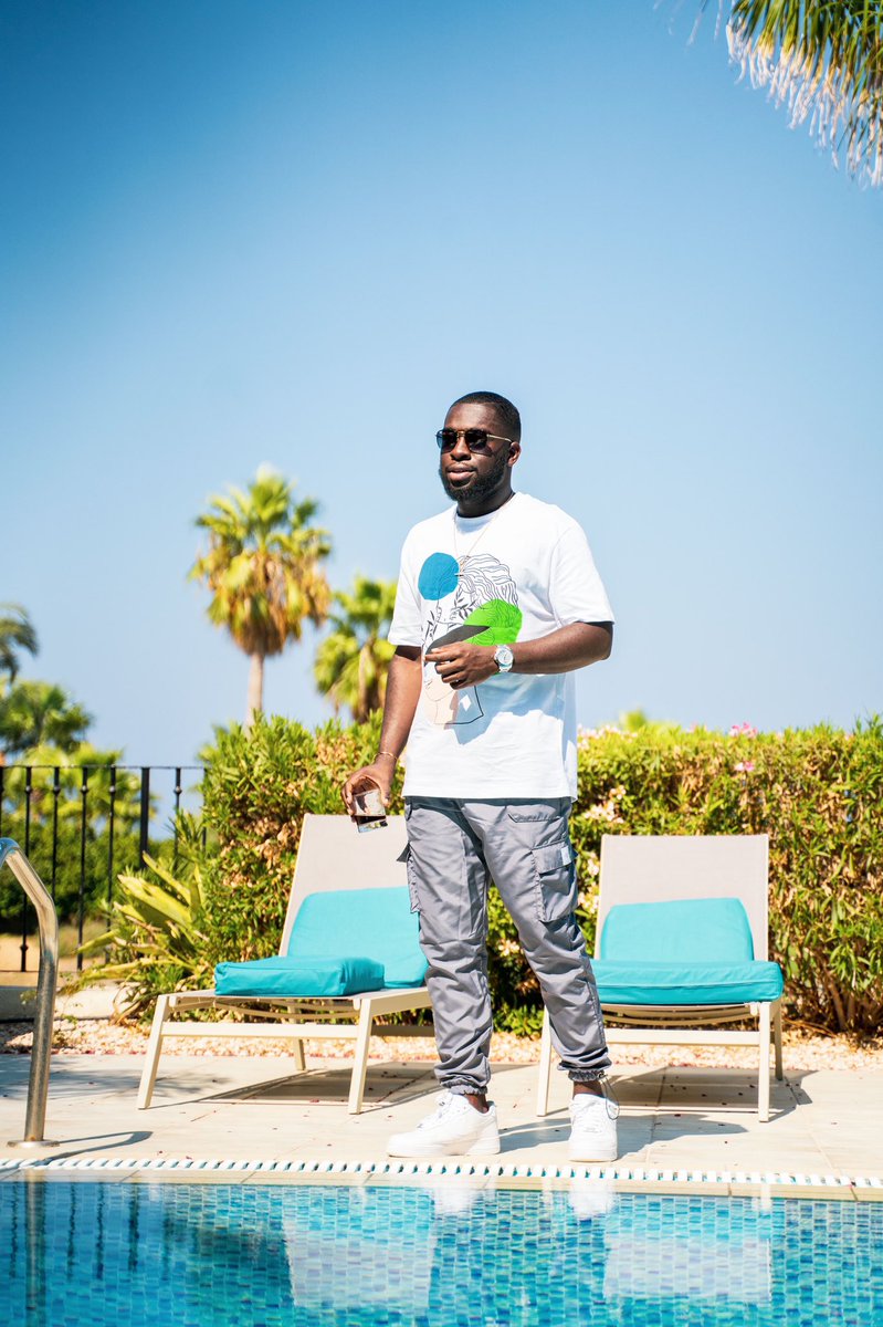 stephenasamoahd's tweet photo. Feeling Right...✨😅 “Feel Right” by @compozers available NOW on ALL digital platforms! Let’s run it up ✨🎉 #CompozersFeelRight https://t.co/9jXZqIQIfH