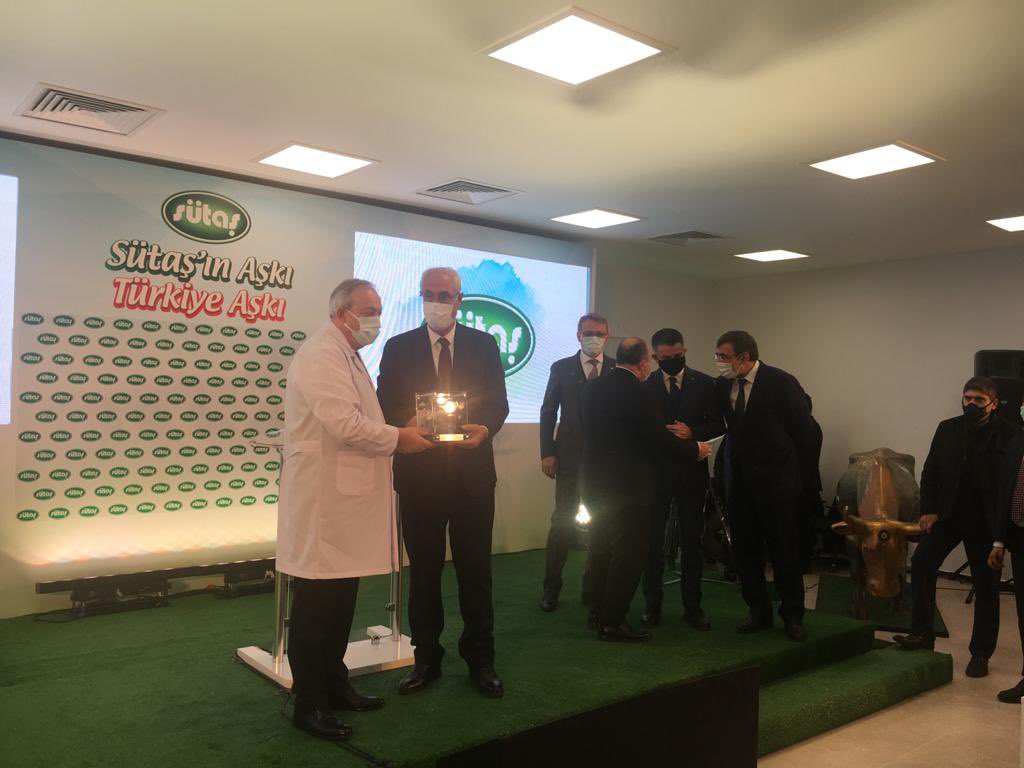 FeyziBerdibek1's tweet photo. SÜTAŞ Bingöl Etki Analiz Tanıtım Toplantımızı gerçekleştirdik. 1 Milyar 115 Milyon TL’lik dev yatırım, ilimizle birlikte bölgeye can suyu olacak. Başta Sn. Cumhurbaşkanımız @RTErdogan olmak üzere SÜTAŞ Yön. Kur. Bşk. Sn Muharrem YILMAZ’a ve emeği geçen herkesten Allah razı olsun. https://t.co/7hN3XqC0iO