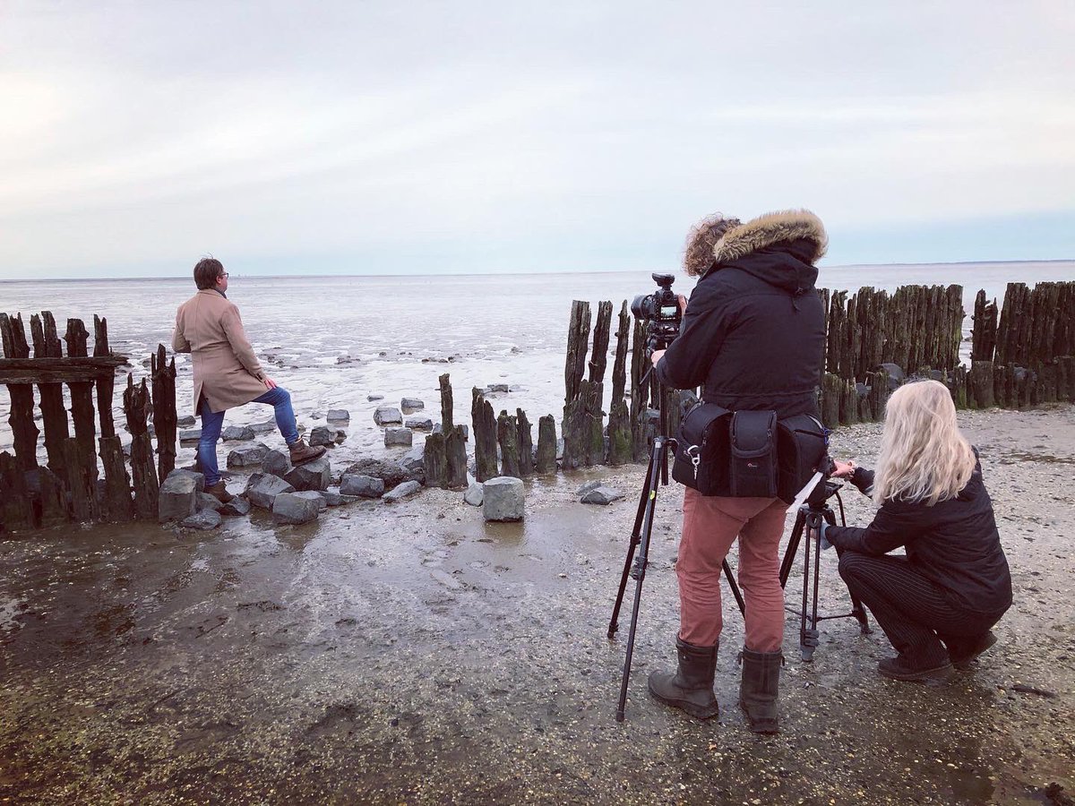 Aan kippenvel geen gebrek bij de voorbereidingen voor de Wadopera... de zang van <a href="/JvS_soprano/">Jeannette van Schaik</a> zorgde voor de eerste laag, en de Waddenkust rond het vriespunt kreeg het ook wel voor elkaar...
Een dag mooie filmopnames maken met <a href="/teamhorsthuis/">Jeroen Horsthuis</a> in de #theaterkerknes #nachtwacht360