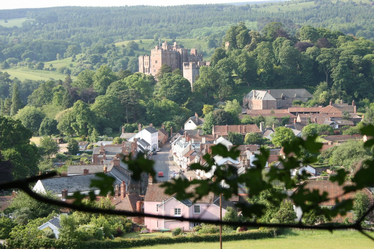 yarnmarkethotel's tweet photo. We are working hard to organise our special breaks for when we are allowed to reopen! From singing to stargazing, we do a lot! Which is your favourite? #dunster #exmoor #specialbreaks #holiday https://t.co/KipKUyvuzz