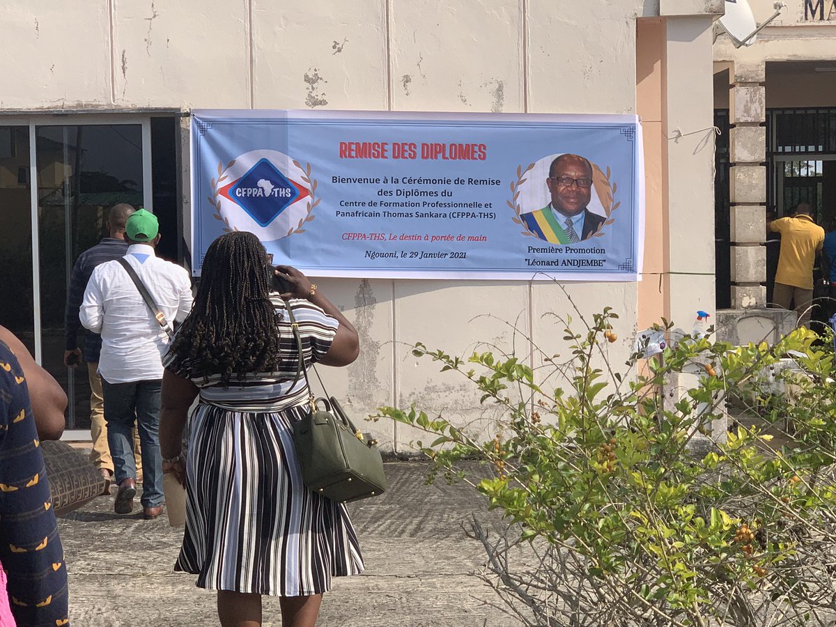 cdkouma's tweet photo. Remise de diplômes à la première promotion Leonard Andjembe du centre de formation Thomas SANKA de Ngouoni. https://t.co/sbFzjTlC4G