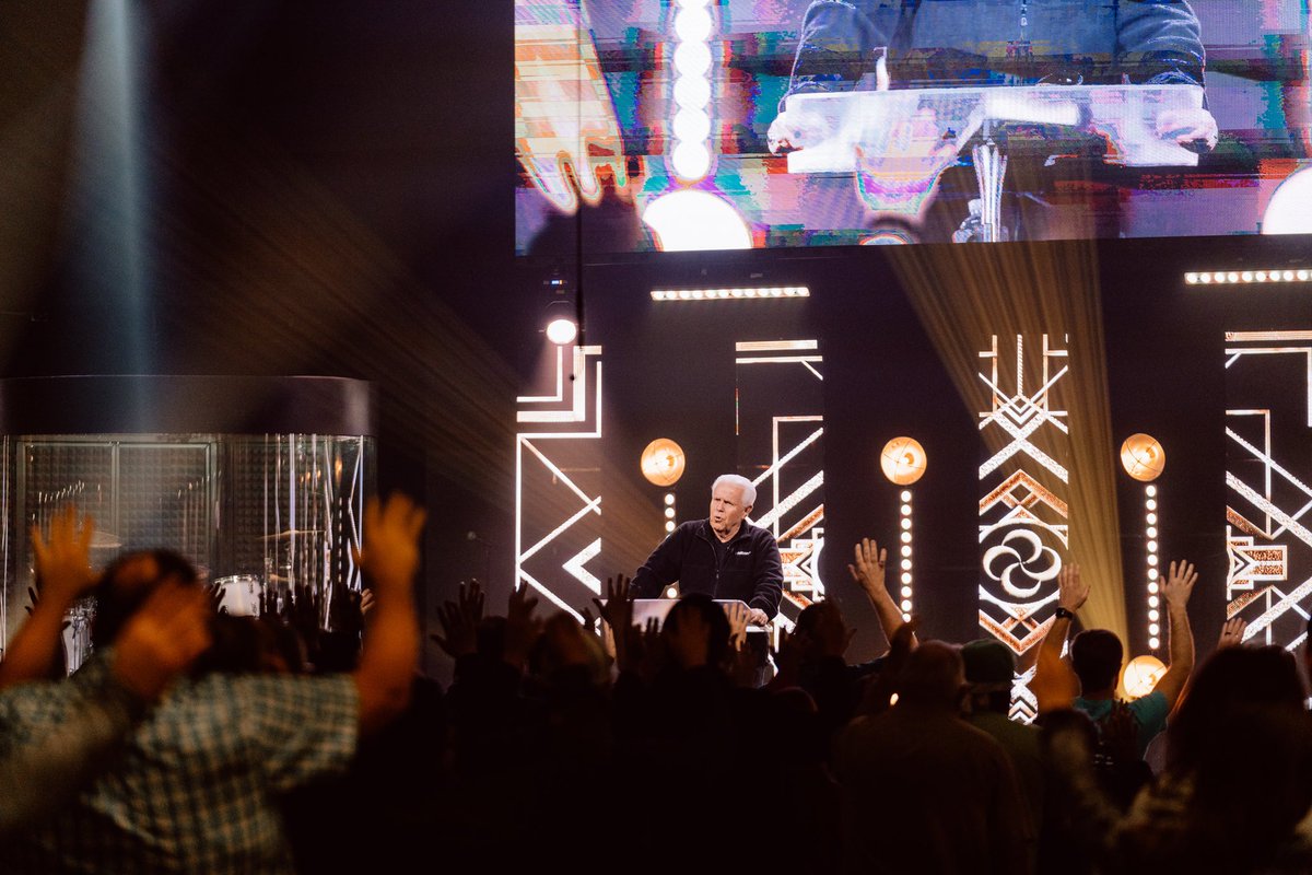 fcfcclovis's tweet photo. Join us tonight at 6 p.m. to hear Jesse Duplantis bring an amazing word! 💥 If you are not able to join us in-person, service will be live-streamed on Facebook and YouTube! 🙌🏽 https://t.co/4coYxqcmAX