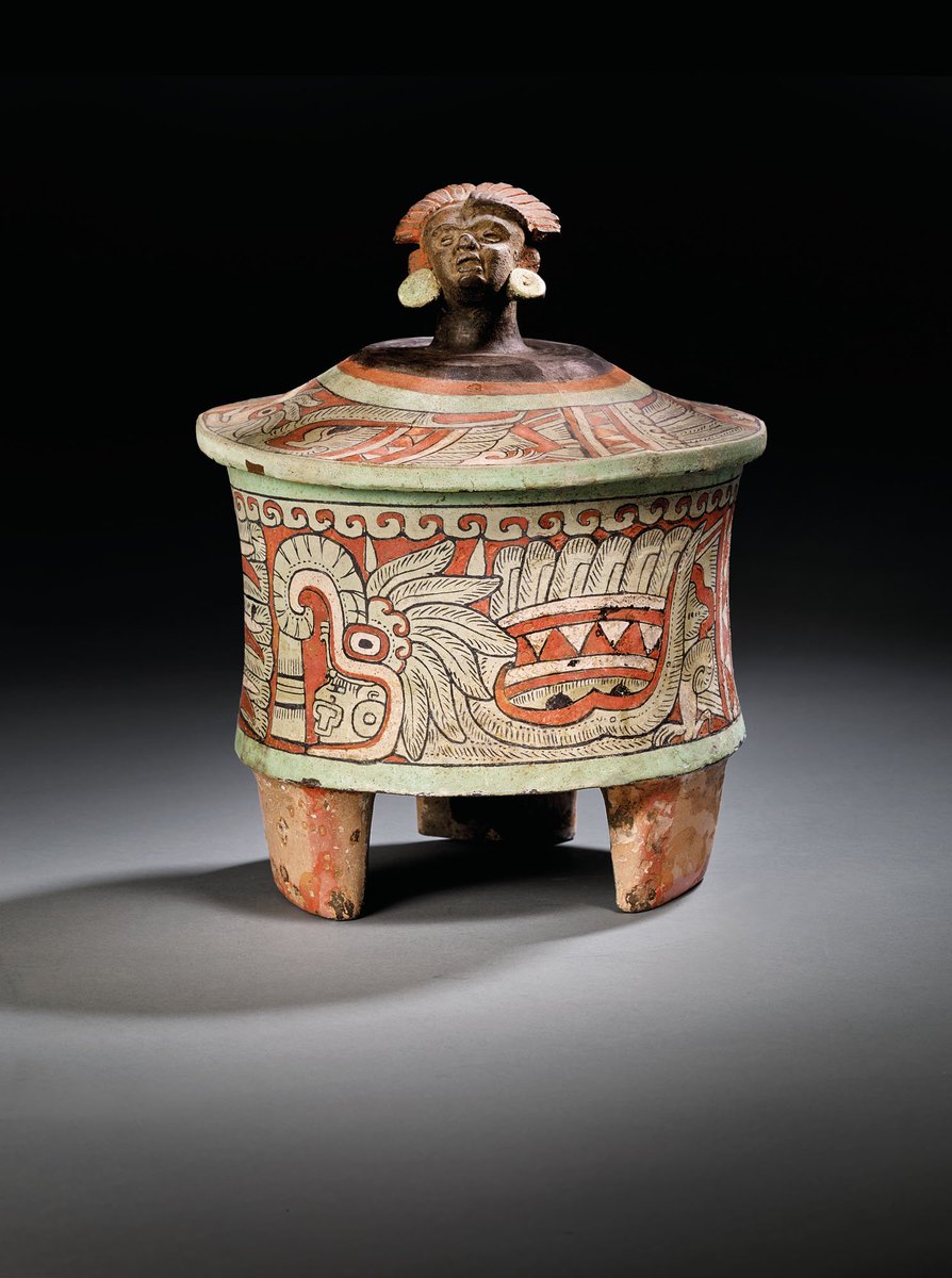 Recién me entero que Christie's esta organizando una nueva subasta de arte precolonial americano en París para el 9 de febrero. Una vez más, piezas arqueológicas de México, Chile y Ecuador de procedencia incierta se están vendiendo al mejor postor.  1/