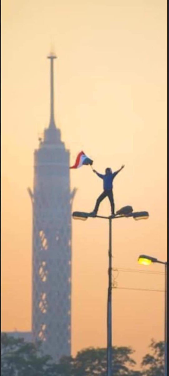 في ذكري ثورة يناير .. شوف المصري كان فين.. فوق بيلمس السما..