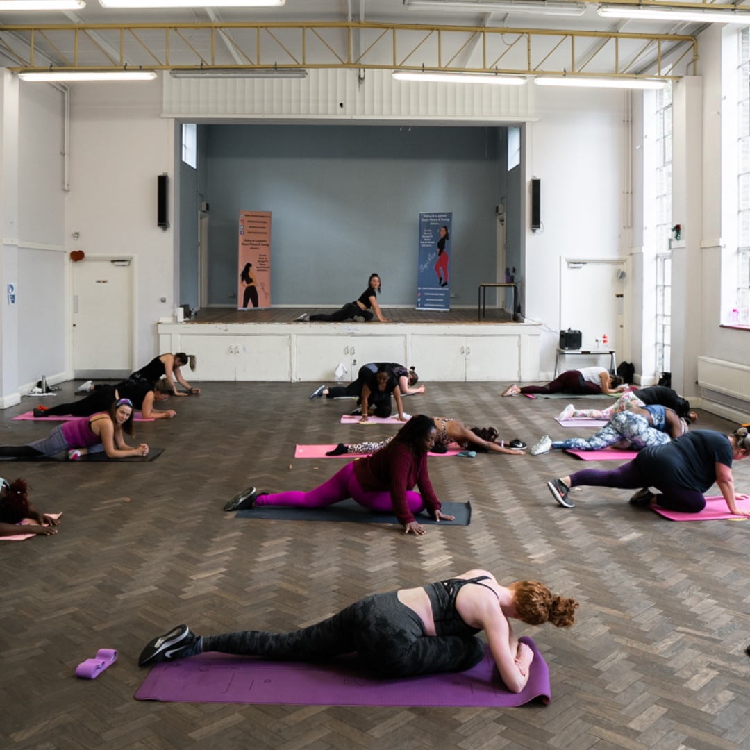 STEPandFLEX's tweet photo. Choose stretching over stressing 😌 

Strech &amp; Relax tonight at 6pm, live on Zoom, don't miss out!
https://t.co/hjzvob6cDR

#fridayfitness #stretch #relax #stretching #stressfree https://t.co/vRAnlq5F9F
